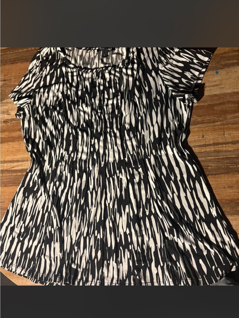 Roz & Ali Black and White Printed Short Sleeve Scoop Neck Top